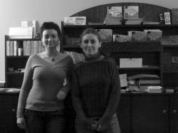 Petra ( gauche) et une de ses collgues de l'association Roskos